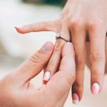 con gái đeo nhẫn cưới ở tay nào