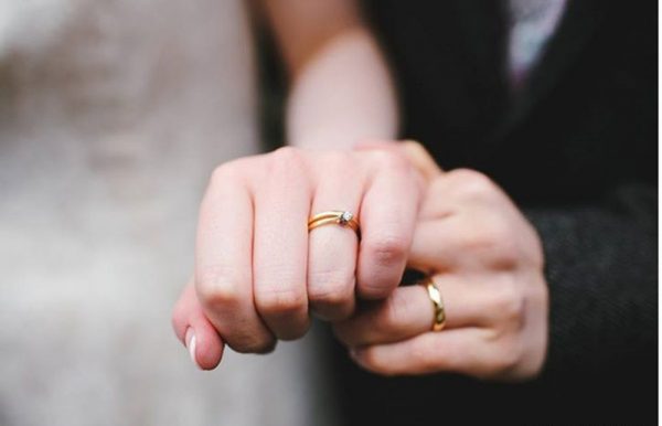 Mua nhẫn cưới có cần xem ngày không?